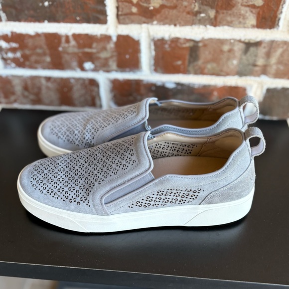 VIONIC Kimmie Perf Gray Suede Sneakers Slip On Sneakers Size 10 - Picture 4 of 13
